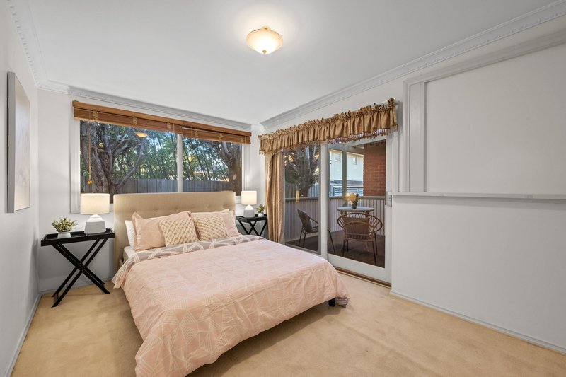 Photo - 2/15 Illuka Crescent, Mount Waverley VIC 3149 - Image 6