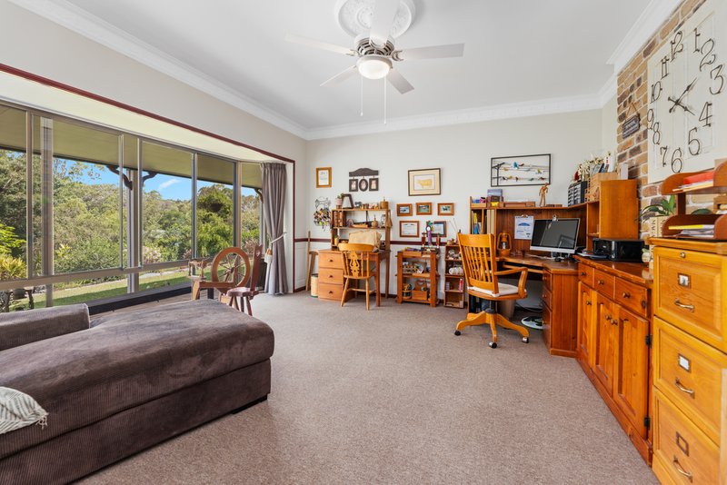 Photo - 215 Ironbark Drive, Woodford QLD 4514 - Image 5