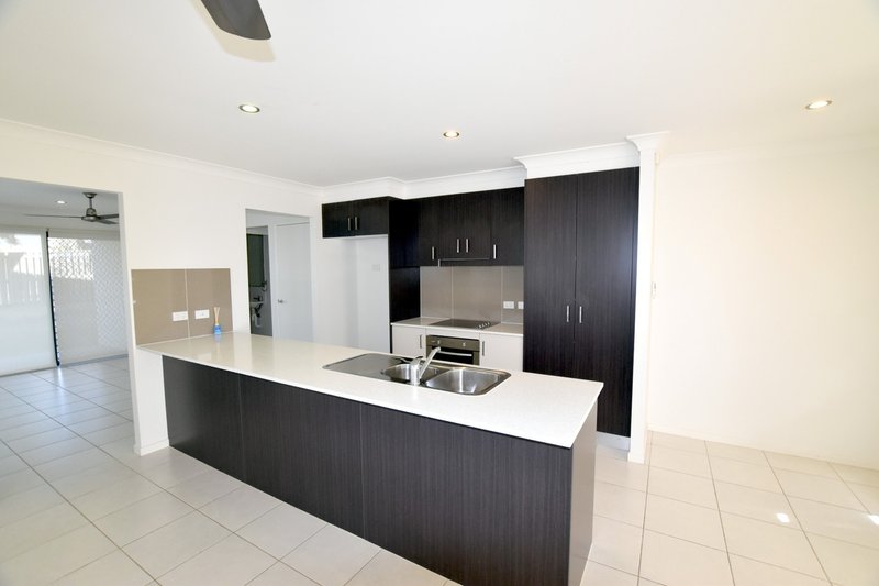 Photo - 2/15 Keeling Court, New Auckland QLD 4680 - Image 2