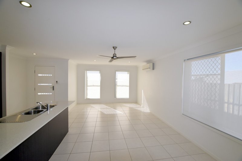 Photo - 2/15 Keeling Court, New Auckland QLD 4680 - Image 4