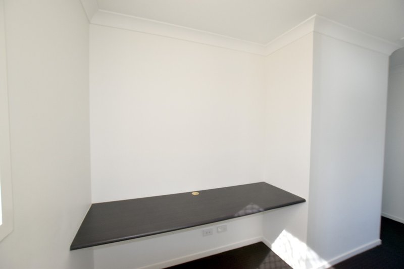 Photo - 2/15 Keeling Court, New Auckland QLD 4680 - Image 5