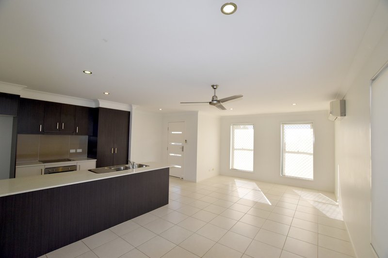 Photo - 2/15 Keeling Court, New Auckland QLD 4680 - Image 9