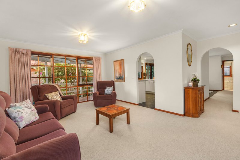 Photo - 2/15 Kirstina Road, Glen Waverley VIC 3150 - Image 5