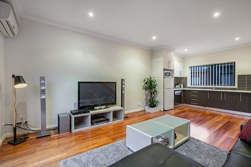 Photo - 2/15 Macartney Street, Reservoir VIC 3073 - Image 4