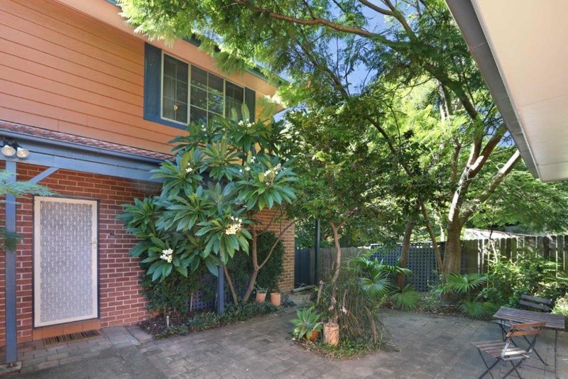 Photo - 2/15 Mangerton Road, Wollongong NSW 2500 - Image 2