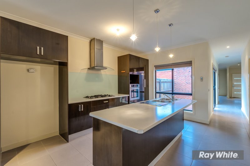 2/15 Mcdougall Place, Truganina VIC 3029