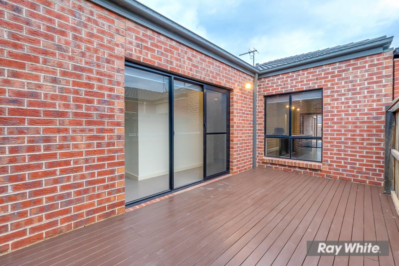 Photo - 2/15 Mcdougall Place, Truganina VIC 3029 - Image 4