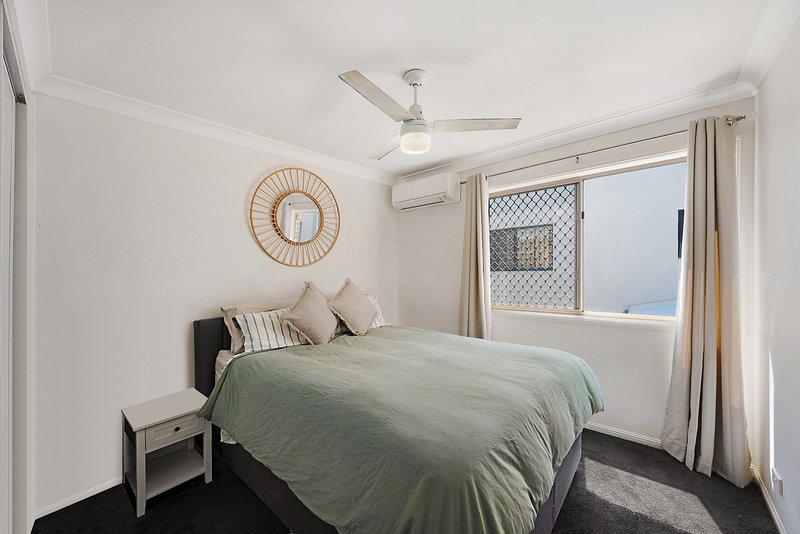 Photo - 2/15 Mcnaughton Street, Redcliffe QLD 4020 - Image 9