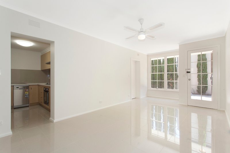 Photo - 2/15 Melbourne Street, Murrumbeena VIC 3163 - Image 1