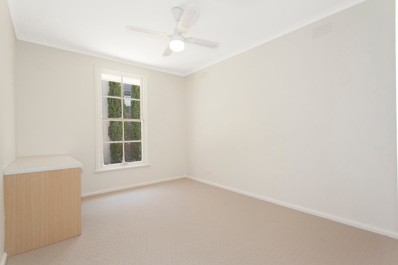 Photo - 2/15 Melbourne Street, Murrumbeena VIC 3163 - Image 3