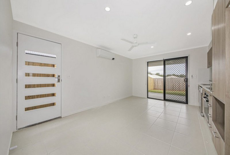 Photo - 2/15 Mount Wheeler , Park Ridge QLD 4125 - Image 3
