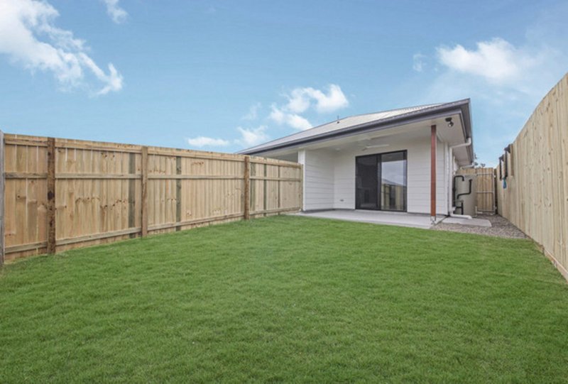 Photo - 2/15 Mount Wheeler , Park Ridge QLD 4125 - Image 4