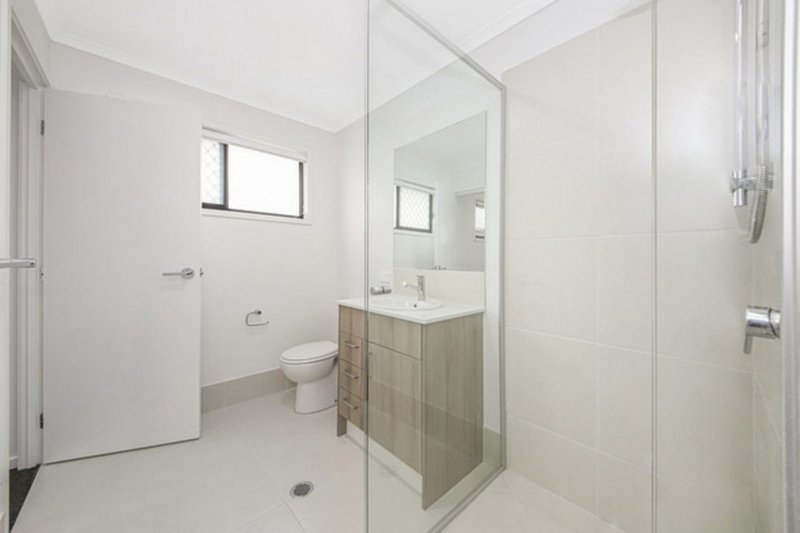 Photo - 2/15 Mount Wheeler , Park Ridge QLD 4125 - Image 7