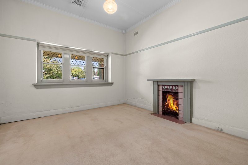 Photo - 215 Murrumbeena Road, Murrumbeena VIC 3163 - Image 3