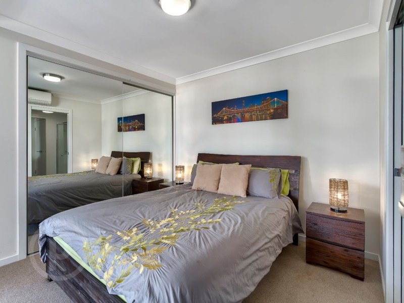 Photo - 2/15 Newby Street, Nundah QLD 4012 - Image 10