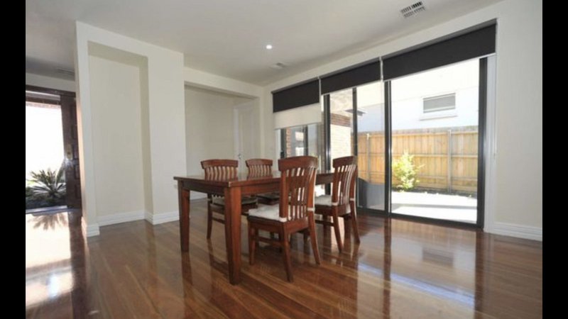 Photo - 2/15 Orange Grove, Camberwell VIC 3124 - Image 7