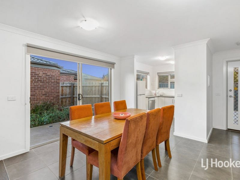 Photo - 2/15 Parkfield Court, Deer Park VIC 3023 - Image 2