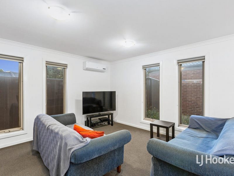 Photo - 2/15 Parkfield Court, Deer Park VIC 3023 - Image 6