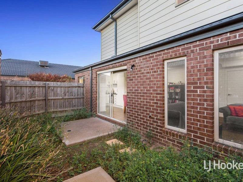 Photo - 2/15 Parkfield Court, Deer Park VIC 3023 - Image 10