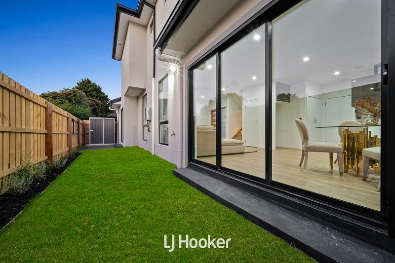 Photo - 2/15 Parkland Avenue, Hampton Park VIC 3976 - Image 18