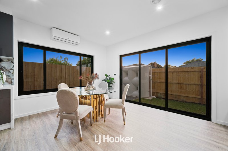 Photo - 2/15 Parkland Avenue, Hampton Park VIC 3976 - Image 5