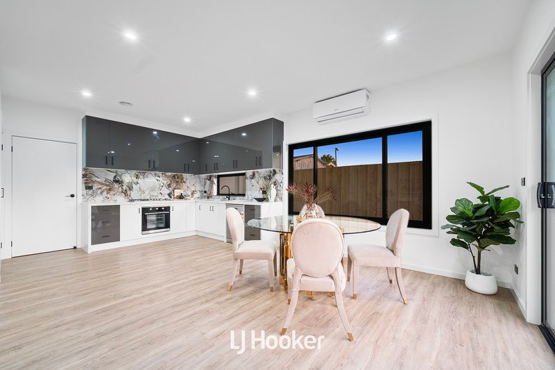 Photo - 2/15 Parkland Avenue, Hampton Park VIC 3976 - Image 6