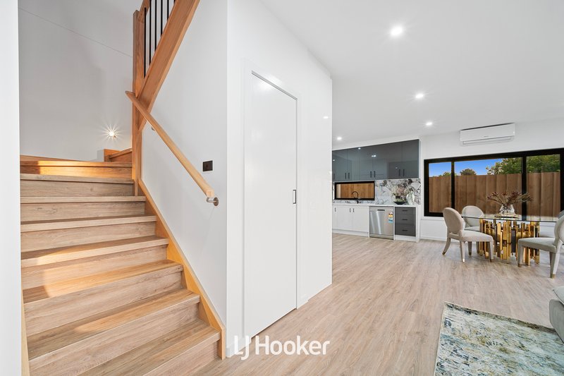 Photo - 2/15 Parkland Avenue, Hampton Park VIC 3976 - Image 9