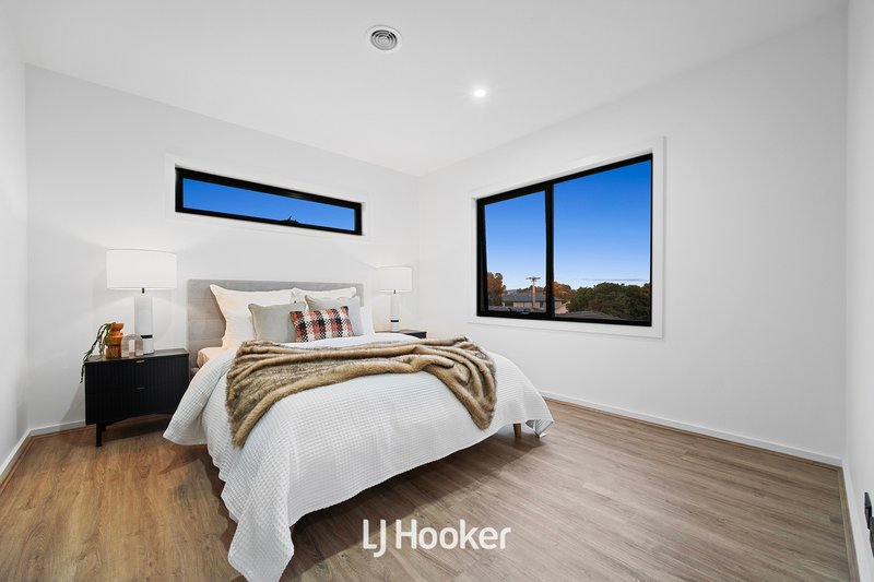 Photo - 2/15 Parkland Avenue, Hampton Park VIC 3976 - Image 11