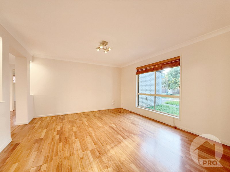 Photo - 2/15 Parnassus Street, Robertson QLD 4109 - Image 3