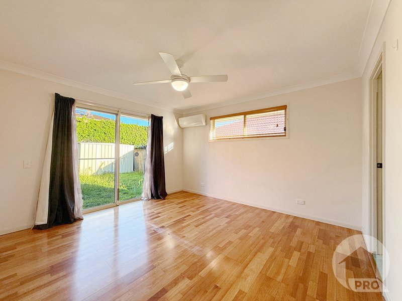 Photo - 2/15 Parnassus Street, Robertson QLD 4109 - Image 4