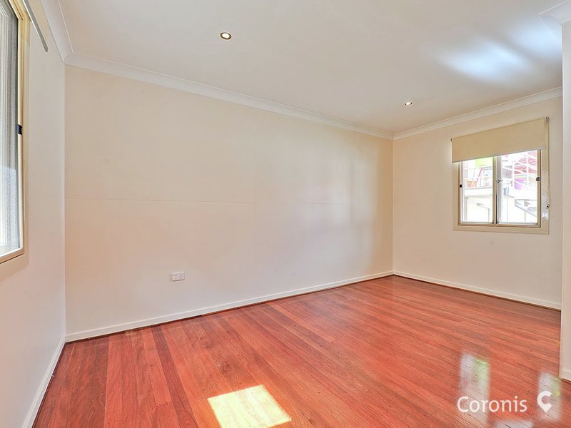 Photo - 2/15 Pear Street, Greenslopes QLD 4120 - Image 4