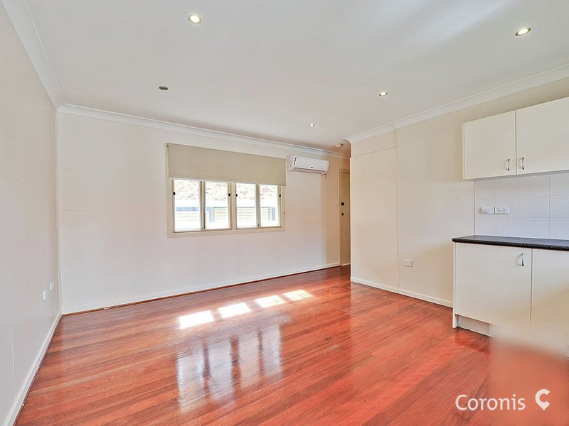 Photo - 2/15 Pear Street, Greenslopes QLD 4120 - Image 6