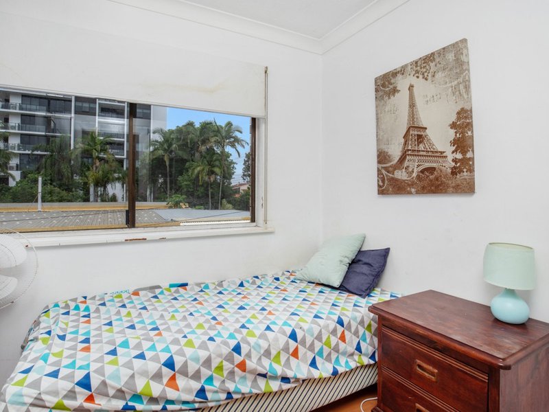 Photo - 2/15 Peninsular Drive, Surfers Paradise QLD 4217 - Image 9