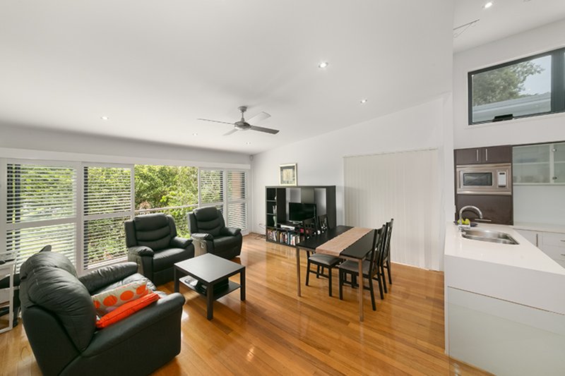 Photo - 2/15 Rennie Street, Indooroopilly QLD 4068 - Image 2