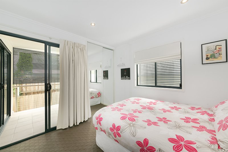 Photo - 2/15 Rennie Street, Indooroopilly QLD 4068 - Image 8