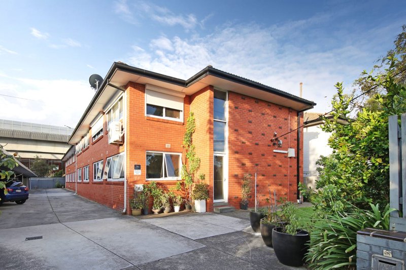 Photo - 2/15 Rosstown Road, Carnegie VIC 3163 - Image 1