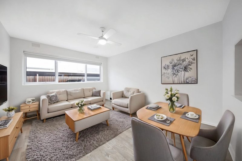 Photo - 2/15 Rosstown Road, Carnegie VIC 3163 - Image 2