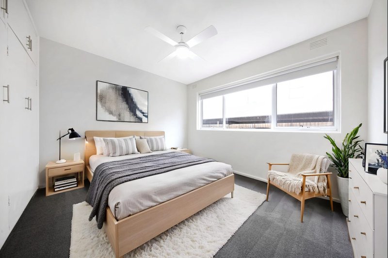 Photo - 2/15 Rosstown Road, Carnegie VIC 3163 - Image 3
