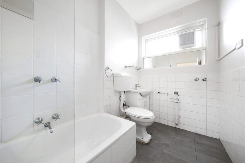 Photo - 2/15 Rosstown Road, Carnegie VIC 3163 - Image 6