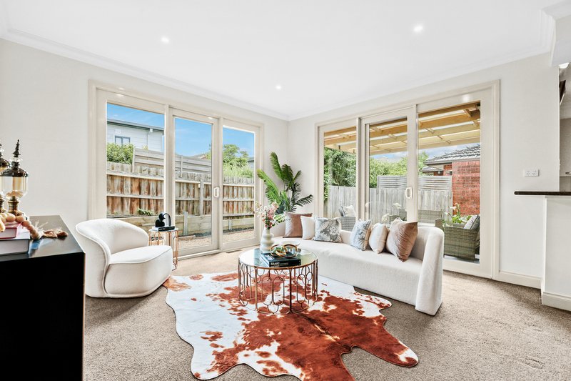 Photo - 2/15 Samada Street, Notting Hill VIC 3168 - Image 2