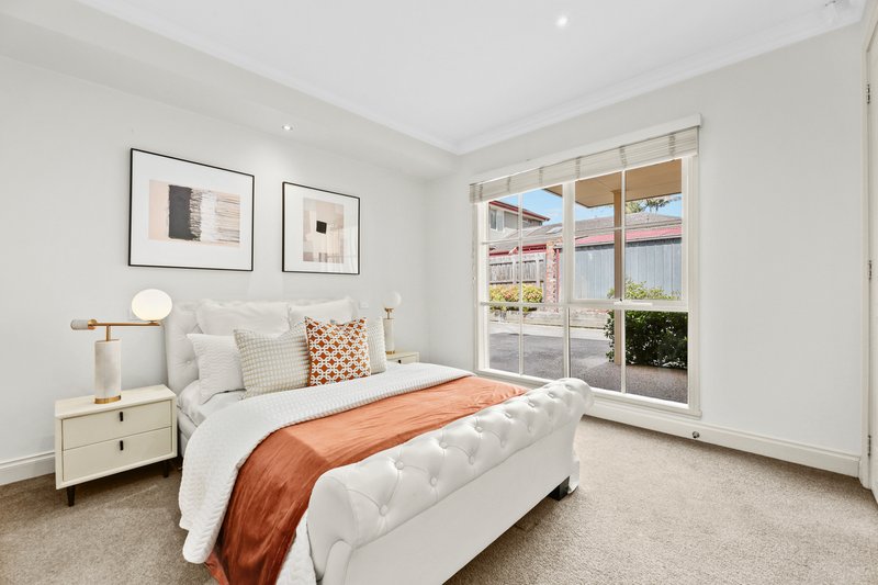 Photo - 2/15 Samada Street, Notting Hill VIC 3168 - Image 6