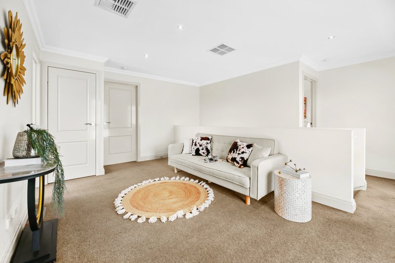 Photo - 2/15 Samada Street, Notting Hill VIC 3168 - Image 8