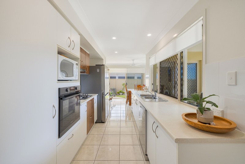 Photo - 2/15 Second Avenue, Caloundra QLD 4551 - Image 3