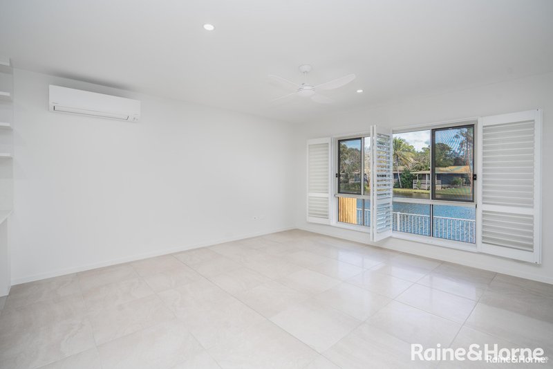 Photo - 2/15 Shell Street, Urangan QLD 4655 - Image 4