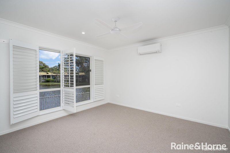 Photo - 2/15 Shell Street, Urangan QLD 4655 - Image 7