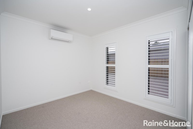 Photo - 2/15 Shell Street, Urangan QLD 4655 - Image 10