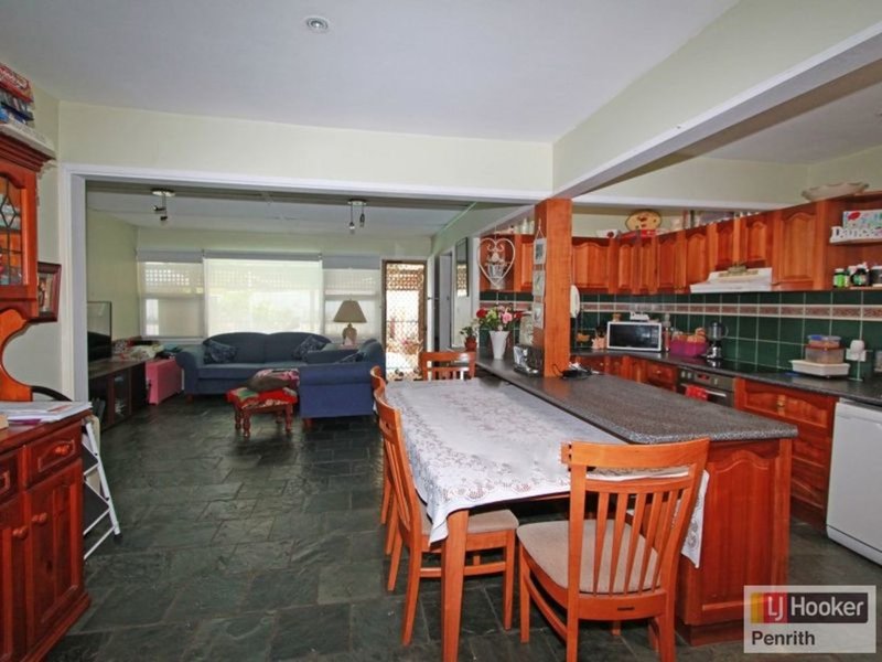 Photo - 215 Smith Street, South Penrith NSW 2750 - Image 2