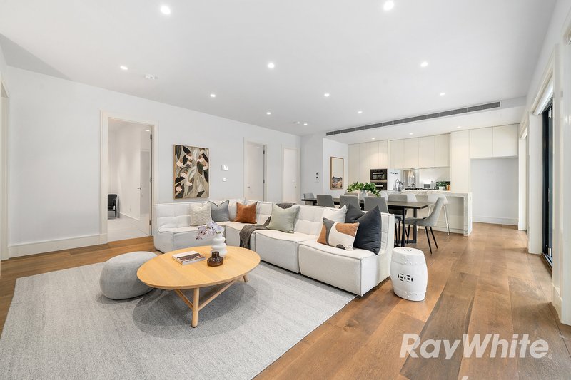 Photo - 2/15 Somers Avenue, Malvern VIC 3144 - Image 2