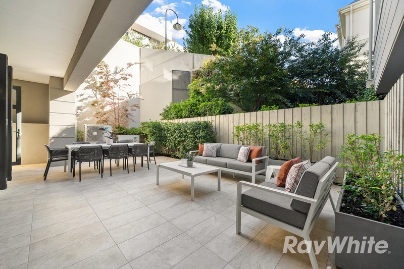 Photo - 2/15 Somers Avenue, Malvern VIC 3144 - Image 1