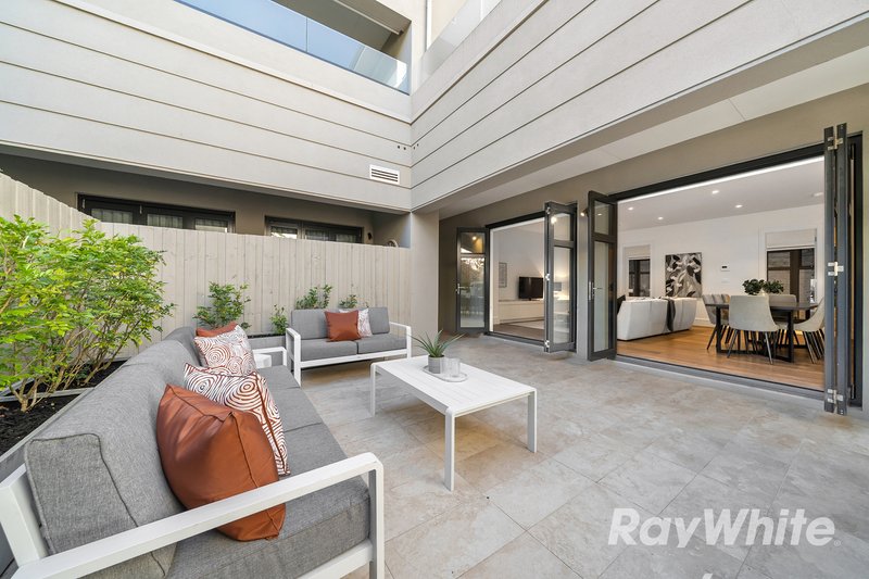 Photo - 2/15 Somers Avenue, Malvern VIC 3144 - Image 10